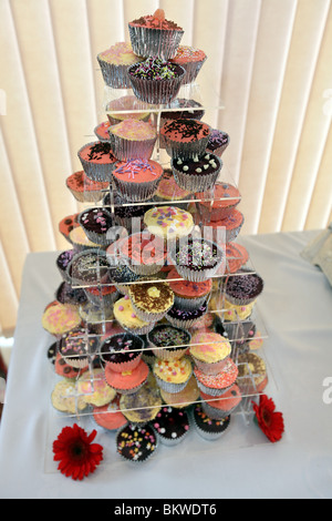 Pic by Mark Passmore/ www.markpassmore.com. 24/04/2010. Detail pic of wedding cupcakes. Stock Photo