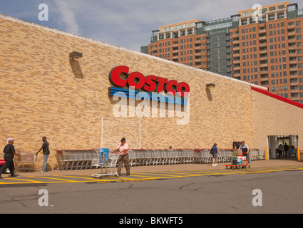 ARLINGTON, VIRGINIA, USA - Costco wholesale store. Stock Photo