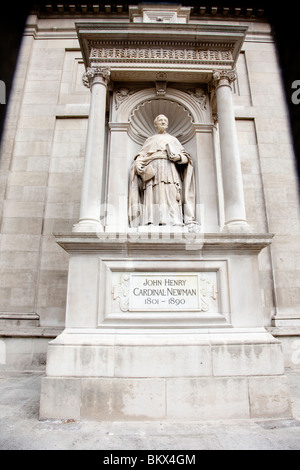 Statue of John Henry Cardinal Newman, Brompton Road, London, UK Stock Photo
