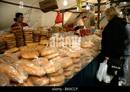 Bread and simits at the Turkish market at Maybachufer in eastern Kreuzberg, Berlin, Germany Stock Photo