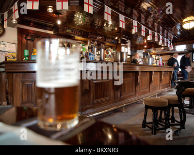 The bar at the diamond Pub in Ponteland, Northumberland Stock Photo - Alamy