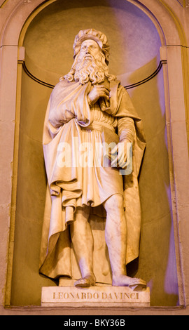 Florence - Leonardo da Vinci statue on the facade of Uffizi gallery by Luigi Pampaloni. Stock Photo