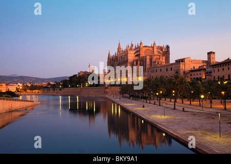 Cathedral La Seu at Palma and Parc de la Mar at dawn, Mallorca, Balearic Islands, Mediterranean Sea, Spain, Europe Stock Photo