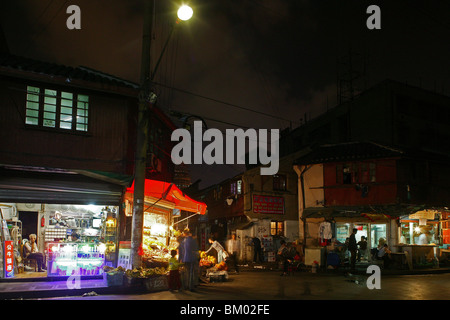 Hongkou quarter Shanghai, night market, street corner, Shops, street light, street lamp Stock Photo