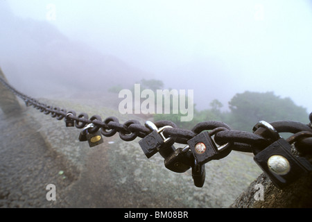 padlocks, locked and the key thrown down the mountain, symbol for couples to pledge faithfulness, Huang Shan, Anhui province, Ch Stock Photo