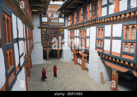 Monks in Jakar Dzong, Castle of the White Bird dating from 1667, Jakar, Bumthang, Chokor Valley, Bhutan, Asia Stock Photo