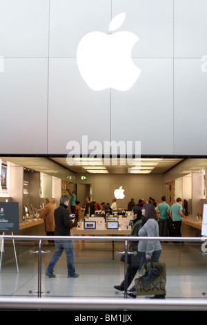 Apple store manchesters arndale shopping centre Stock Photo