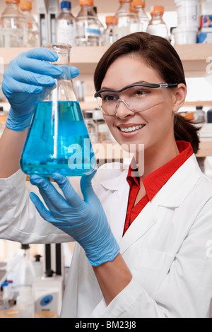 Female doctor holding a conical flask in a laboratory Stock Photo