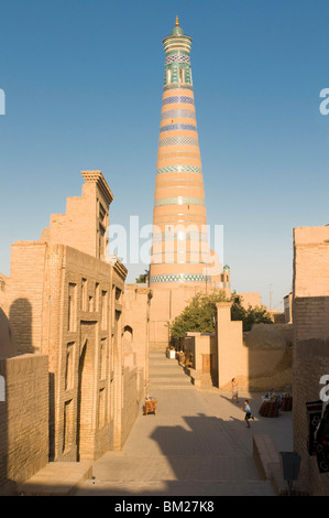 Minaret in Ichon-Qala (Itchan Kala) Fortress, UNESCO World Heritage Site, Khiva, Uzbekistan, Central Asia Stock Photo