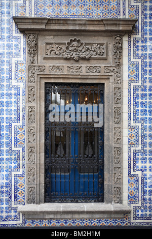 Window, Casa de los Azulejos (House of Tiles), originally a palace, Sanborn's department store, Mexico City, Mexico Stock Photo