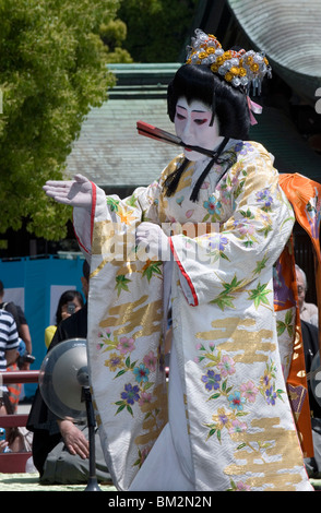 Man dressed as a woman performing classical Japanese dance called hobu at Meiji Jingu shrine, Tokyo, Japan Stock Photo