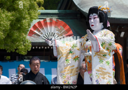 Man dressed as a woman performing classical Japanese dance called hobu at Meiji Jingu shrine, Tokyo, Japan Stock Photo