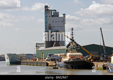 tug boat lowestoft harbour stock photo: 27845194 - alamy