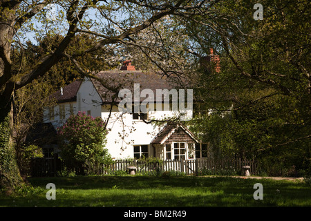 UK, England, Herefordshire, Putley Common, attractive white painted rural cottage Stock Photo