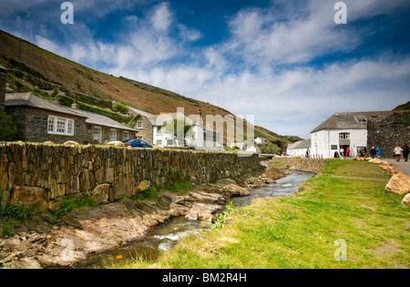 Houses near the harbour in the village of Boscastle, Cornwall, England, UK Stock Photo