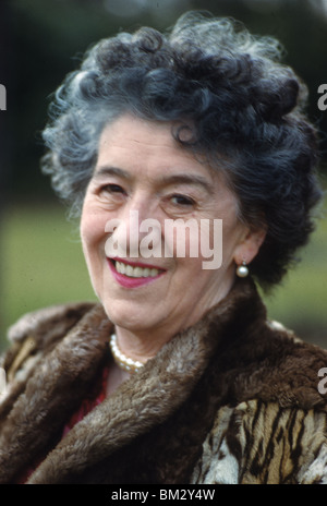 ENID BLYTON - English childrens' writer (1897-1968) at her Green Hedges home in Beaconsfield in 1962 Stock Photo