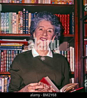 ENID BLYTON - English childrens' writer (1897-1968) at her Green Hedges home in Beaconsfield in 1962 Stock Photo