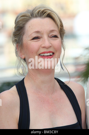 LESLEY MANVILLE ANOTHER YEAR PHOTOCALL CANNES FILM FESTIVAL 2010 PALAIS DES FESTIVAL CANNES FRANCE 15 May 2010 Stock Photo