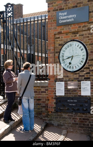 Royal Observatory Greenwich with 24-hour Gate Clock, Ordnance Survey Bench Mark and Public Measures of Length Stock Photo