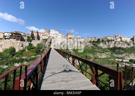 View across Puente de San Pablo to the Casas Colgadas and Old Town of Cuenca, Cuenca Province, Castilla-La Mancha, Spain Stock Photo