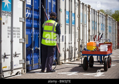 Police Raid Containers At The Port Felixstowe,Suffolk looking for stolen cars,plant and farm machinery Stock Photo