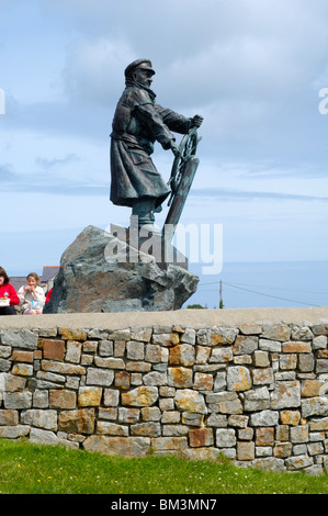Statue of Richard Evans, former coxswain of the Moelfre lifeboat Stock Photo