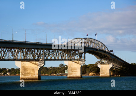 The Auckland Harbour Bridge, crossing Waitemata harbour. Auckland, North Island, New Zealand Stock Photo
