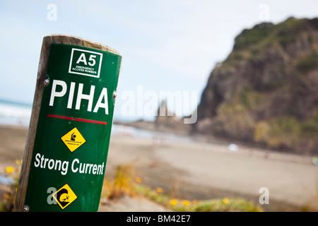 Warning sign at Piha Beach - notorious for its dangerous currents. Piha, Waitakere Ranges Regional Park, Auckland, North Island, Stock Photo