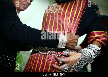 Traditional Jewish Henna ceremony Stock Photo - Alamy