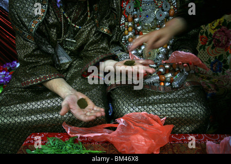 Traditional Jewish Henna ceremony Stock Photo: 29602561 - Alamy