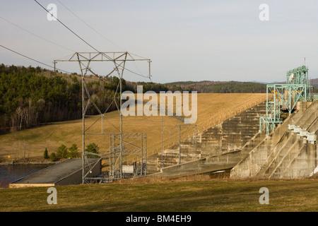 The Moore Dam on the Connecticut River in Littleton, New Hampshire.  Largest hydropower facility in New England. Stock Photo