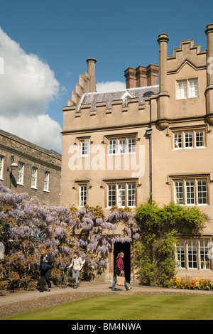 Students in Hall Court, Sidney Sussex college Cambridge University, Cambridge UK Stock Photo