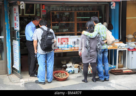 Insadong, Insadong is famous for its handicrafts, Seoul, South Korea, Asia Stock Photo