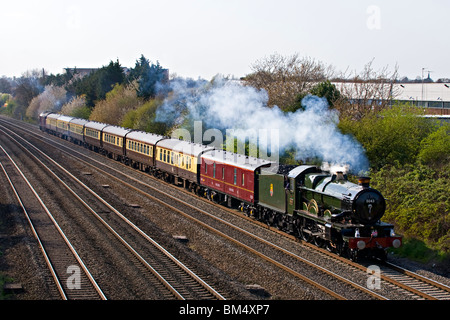 Steam Locomotive ex GWR Castle Class 4-6-0 5043 'Earl of Mount Edgcumbe' at Slough, Berks, UK Stock Photo