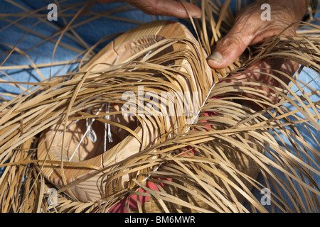 master-weaver-at-work-on-