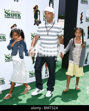 RUSSELL SIMMONS DAUGHTERS SHREK FOREVER AFTER LOS ANGELES PREMIERE BURBANK LOS ANGELES CA 16 May 2010 Stock Photo