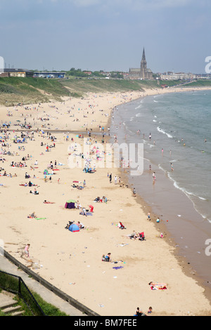People enjoying a mini heat wave on the 23rd May 2010 on the Long Sands at Tynemouth, England, UK Stock Photo