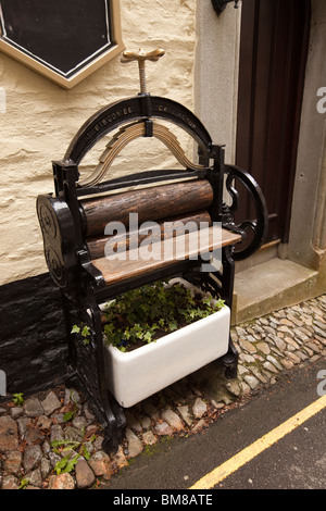 UK, England, Cornwall, Launceston, Tower Street, Bell Inn, old mangle and Belfast sink used as decorative planter Stock Photo