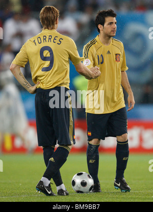 Spain's Fernando Torres (l) and Cesc Fàbregas (r) shake hands prior to the second half against Russia during a Euro 2008 match. Stock Photo