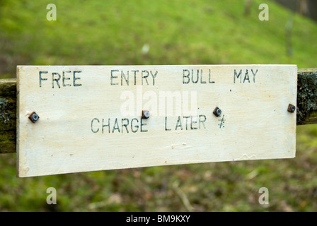 Sign on a gate near Stainforth in Ribblesdale, Yorkshire Dales National Park, England, UK. 'Free entry, bull may charge later' Stock Photo