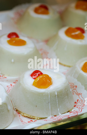 Noto. Sicily. Italy. Pasticceria Mandolfiore, Cassatina Siciliana. Stock Photo