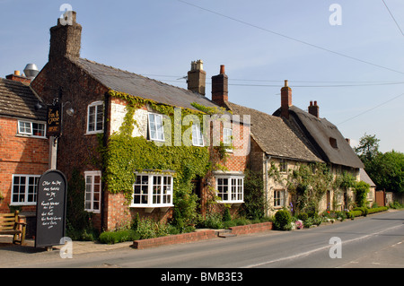 The Fox and Goose Inn, Armscote, Warwickshire, England, UK Stock Photo ...