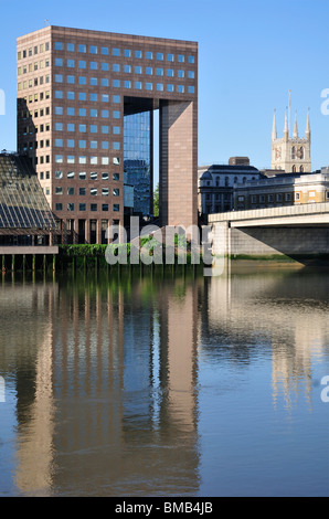 No 1 London Bridge and Southwark Cathedral, London, United Kingdom Stock Photo
