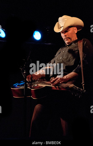 Phil Wade from The Wilders playing a gig in Belfast Stock Photo