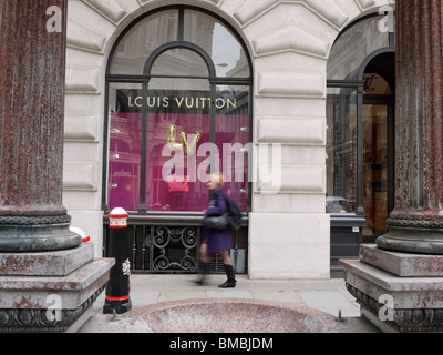 London, England, UK. Louis Vuitton, 190/192 Sloane Street Stock Photo: 122842661 - Alamy