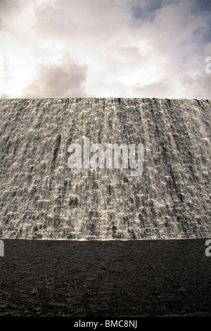 Water flowing down, Derwent Dam, Upper Derwent Valley, Derbyshire, England, UK Stock Photo