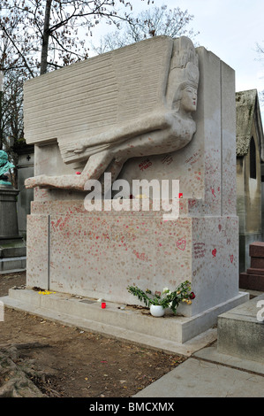 Download Oscar Wilde Graveyard Background