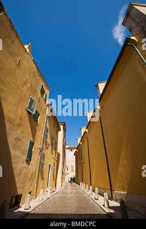 Narrow walkway between buildings, Saint Tropez, France Stock Photo