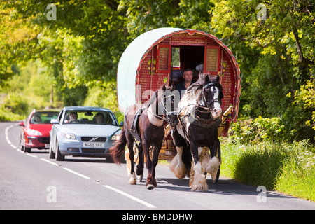 Gypsy's travelling towards the Appleby Horse Fair on a horse drawn ...