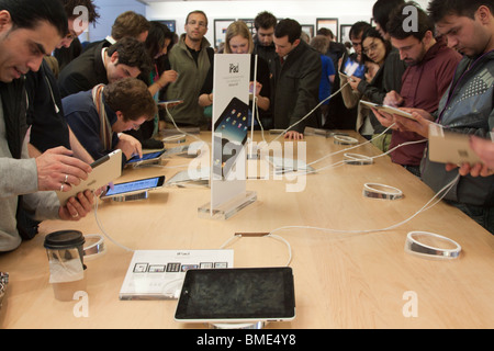 People using iPad - Apple Store - Regents Street - London Stock Photo